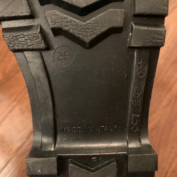 Burberry Rainboots - Picture 8 of 8